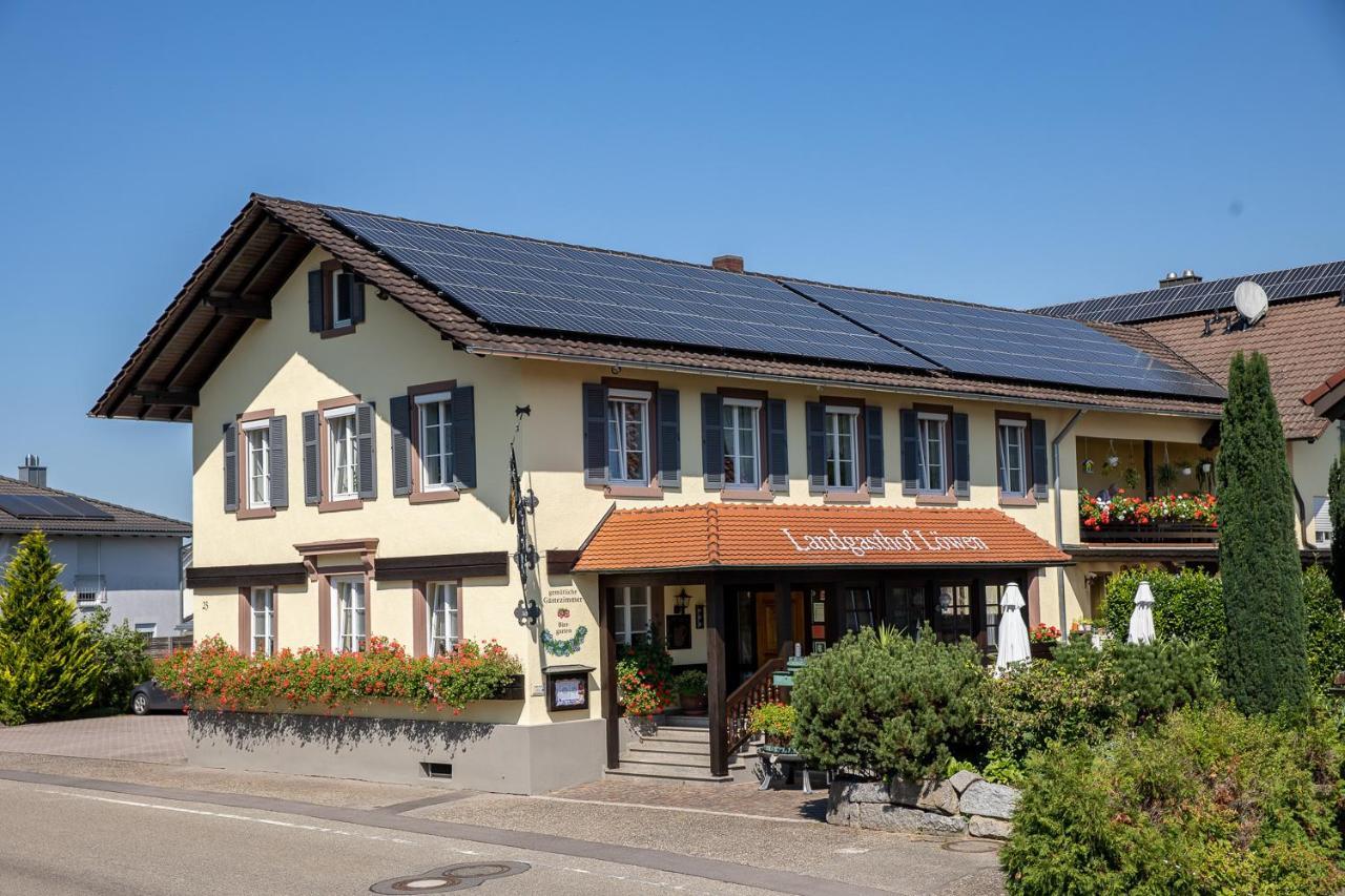 Landgasthof & Brauerei Loewen Sasbach Sasbach  Bagian luar foto